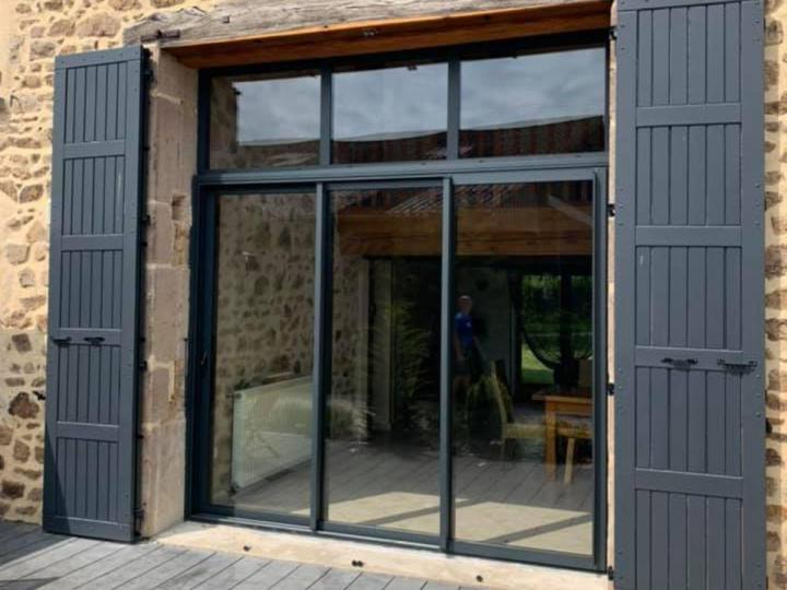 Fabrication meubles en bois, Moulins-Engilbert