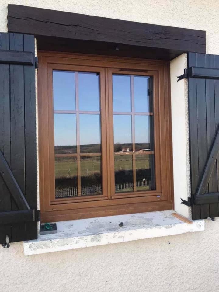 Menuiserie en bois, Moulins-Engilbert