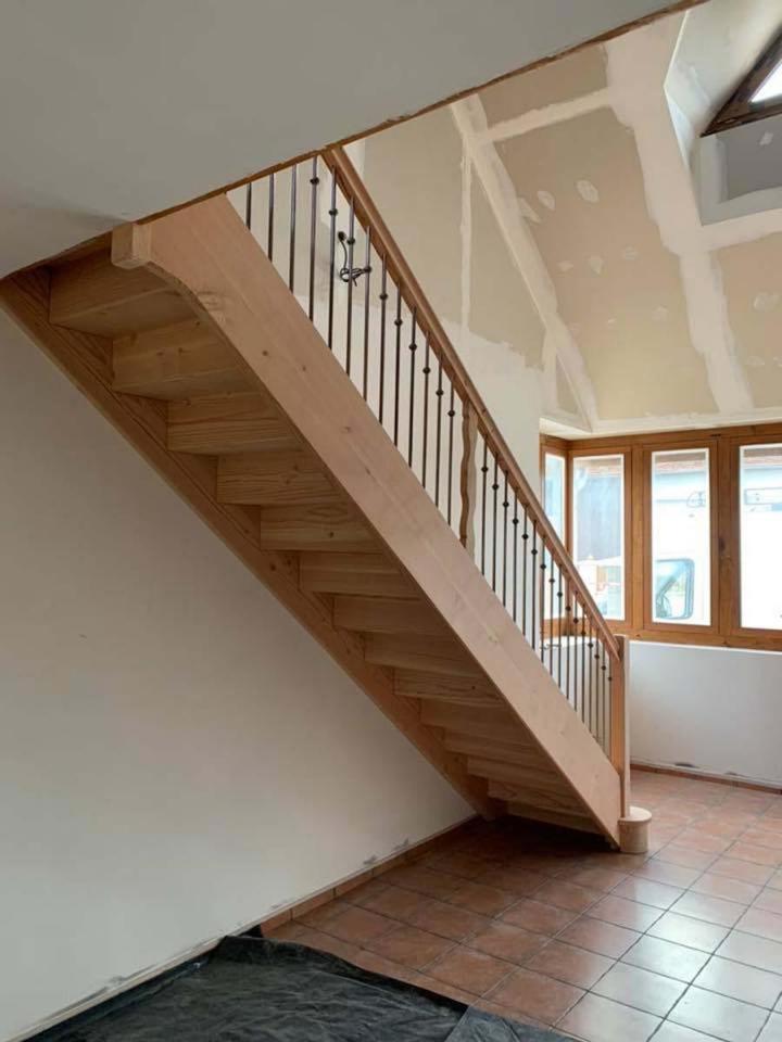 Menuiserie en bois, Moulins-Engilbert