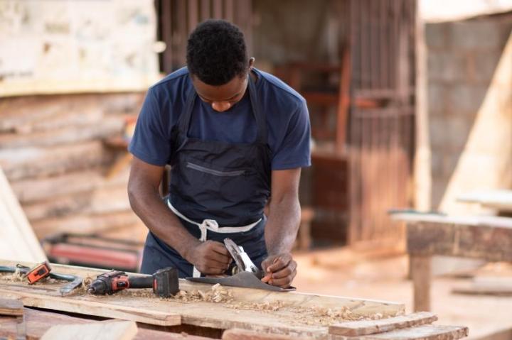 <p>Comment restaurer des meubles anciens grâce à la menuiserie en bois - Châtillon-en-Bazois</p><p>Menuiserie en bois - Châtillon-en-Bazois</p>